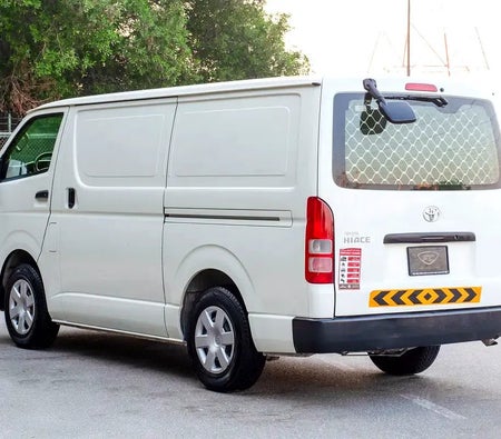 أبيض تويوتا Hiace Standard 2021