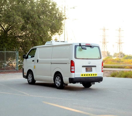 أبيض تويوتا Hiace Standard 2022 أبيض تويوتا Hiace Standard 2022