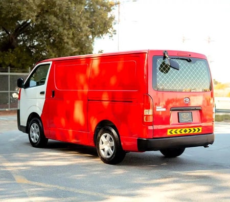 أحمر تويوتا Hiace Standard 2020 أحمر تويوتا Hiace Standard 2020
