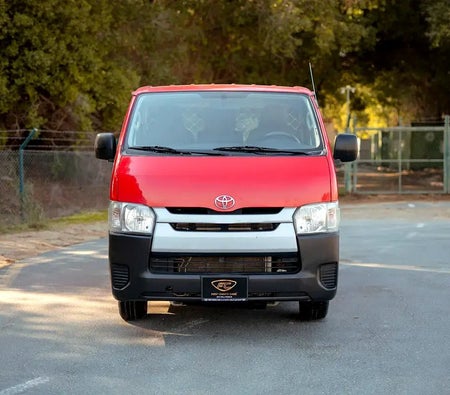 أحمر تويوتا Hiace Standard 2020