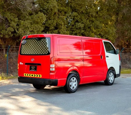 أحمر تويوتا Hiace Standard 2020 أحمر تويوتا Hiace Standard 2020