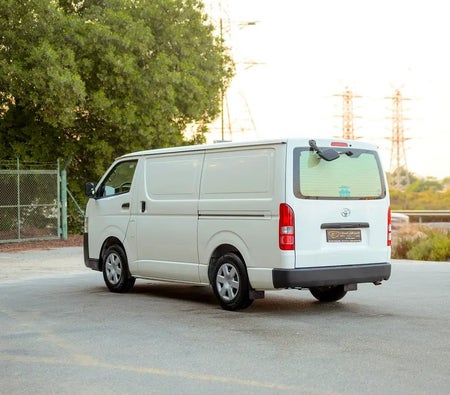 أبيض تويوتا Hiace Standard 2017 أبيض تويوتا Hiace Standard 2017