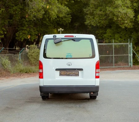 أبيض تويوتا Hiace Standard 2017