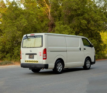 أبيض تويوتا Hiace Standard 2022