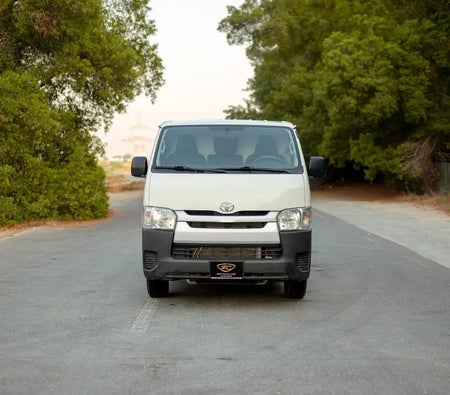 أبيض تويوتا Hiace Standard 2022