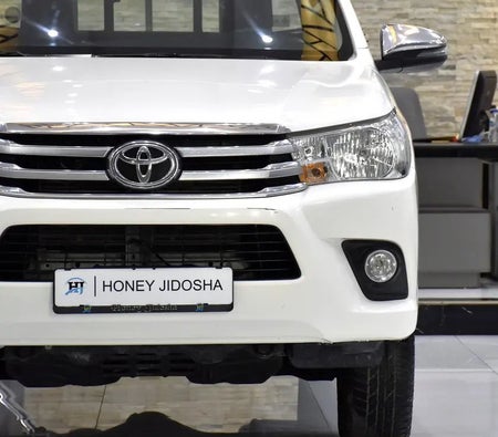 White Toyota Hilux 2025