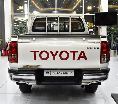 White Toyota Hilux 2025