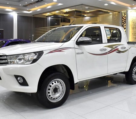 White Toyota Hilux 2025