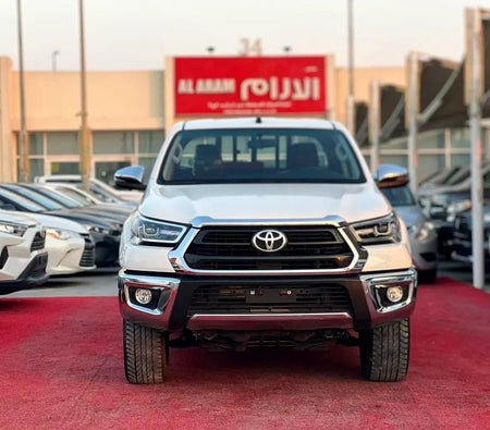 Toyota Hilux SR5 2025, photo 2 of 4