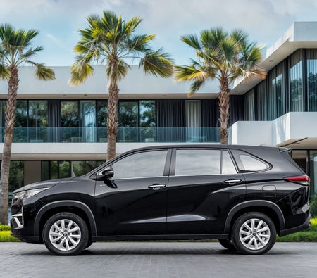 Schwarz Toyota Innova HYCROSS 2026 Schwarz Toyota Innova HYCROSS 2026