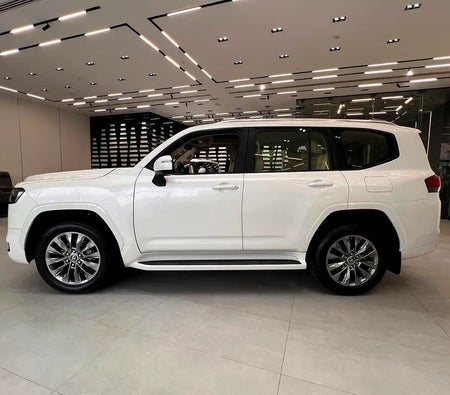 Blanc Toyota Land Cruiser GXR 2024