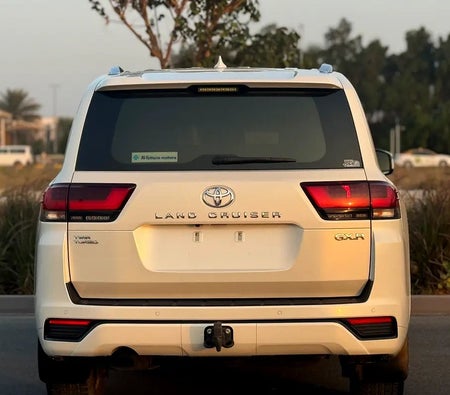 Weiß Toyota Land Cruiser GXR 2024