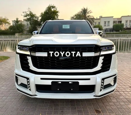 Bianca Toyota Land Cruiser 2025