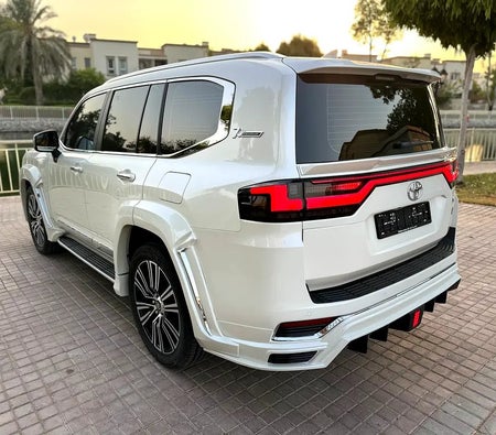 Bianca Toyota Land Cruiser 2025