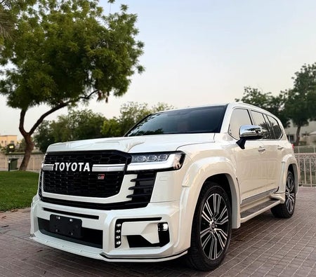 White Toyota Land Cruiser 2025