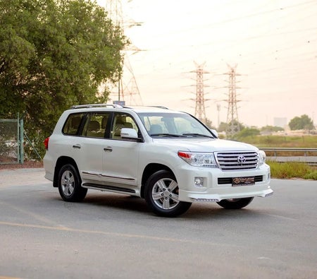 White Toyota Land Cruiser VXR 2014