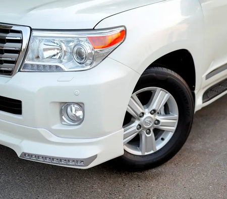 White Toyota Land Cruiser VXR 2014