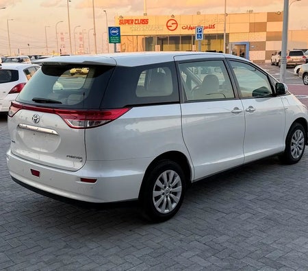 White Toyota Previa S 2019