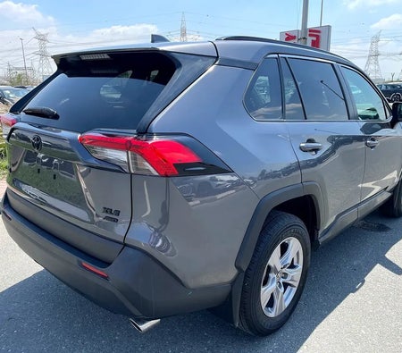 Gris Toyota RAV4 XLE 2025