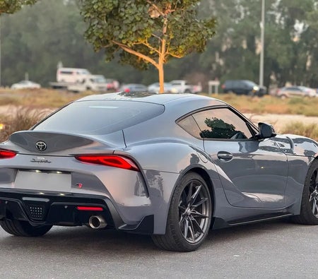 Grau Toyota Supra 2026