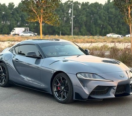 Grau Toyota Supra 2026