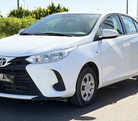 Toyota Yaris E 2022, photo 3 of 4