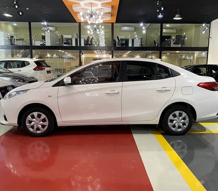 Toyota Yaris E 2022, photo 2 of 4