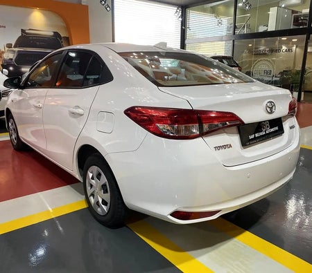 Toyota Yaris E 2022, photo 3 of 4