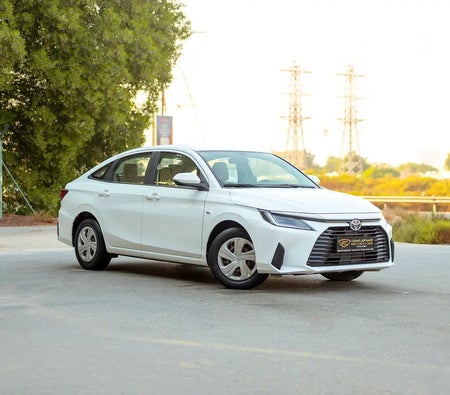 Blanc Toyota Yaris E 2023