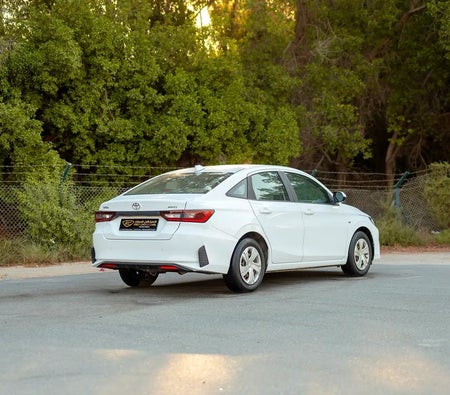 Blanc Toyota Yaris E 2023