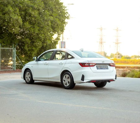 Blanc Toyota Yaris E 2023