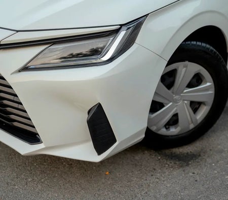 Blanc Toyota Yaris E 2024