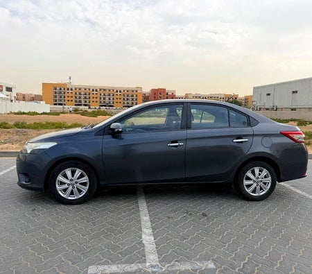 Gray Toyota Yaris SE+ 2014