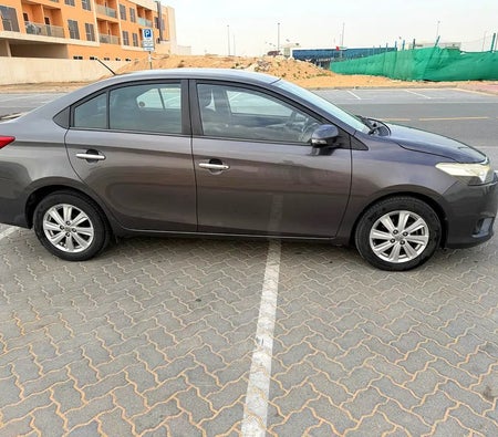 Gray Toyota Yaris SE+ 2014