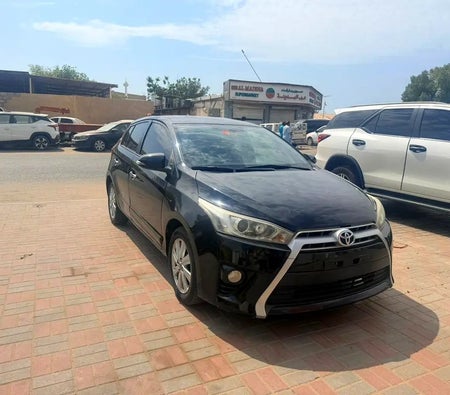 Black Toyota Yaris SE+ 2016