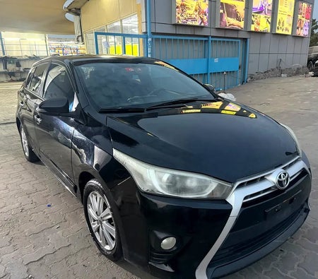Black Toyota Yaris SE+ 2016