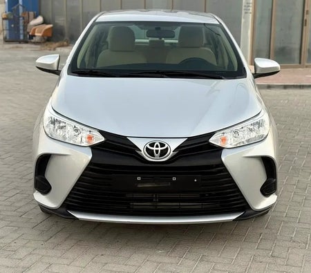 Silber Toyota Yaris SE 2021