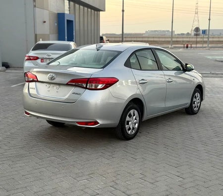Silber Toyota Yaris SE 2021