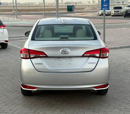 Silber Toyota Yaris SE 2021