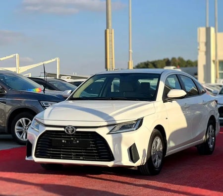 Toyota Yaris SE 2023, photo 3 of 4