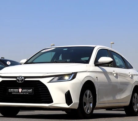 Toyota Yaris SE 2023, photo 3 of 4