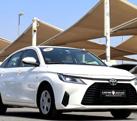 Toyota Yaris SE 2023, photo 2 of 4