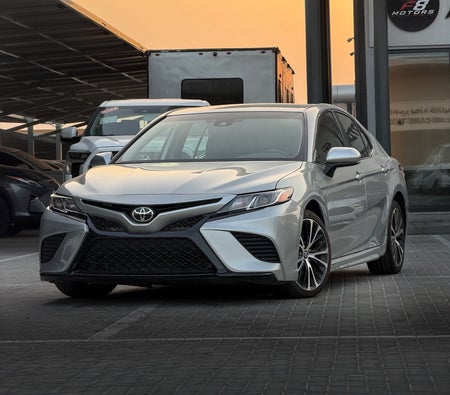 Toyota Camry SE 2020, photo 3 of 4