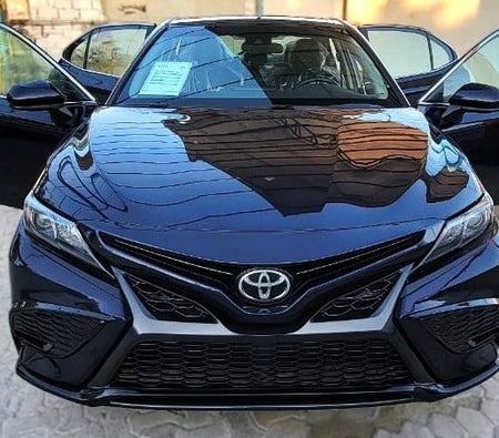 Toyota Camry LE 2021, photo 2 of 4