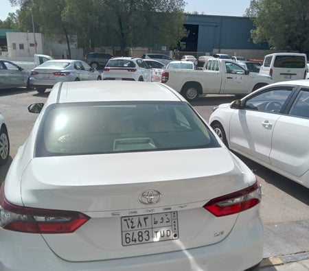 White Toyota Camry 2021 White Toyota Camry 2021