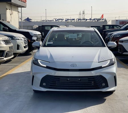 Toyota Camry 2025, photo 2 of 4