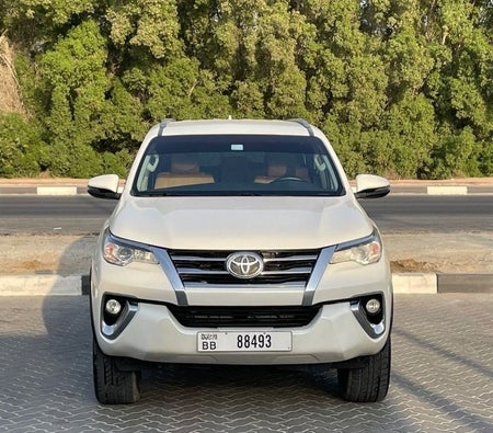 Toyota Fortuner 2020, photo 2 of 4