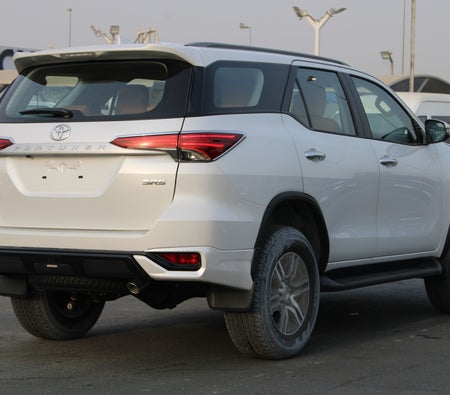 Toyota Fortuner 2026, photo 4 of 4