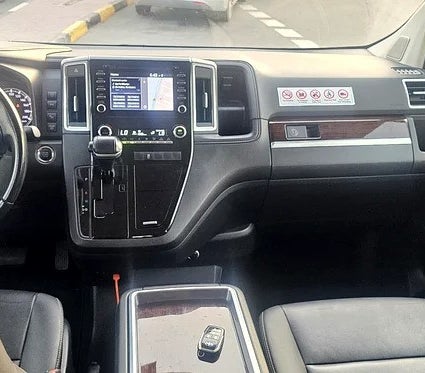 Toyota Granvia Premium 2023, photo 2 of 4