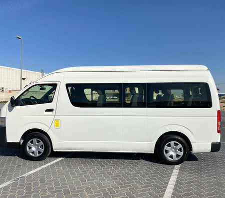 Toyota Hiace 13 Seater 2018, photo 2 of 4